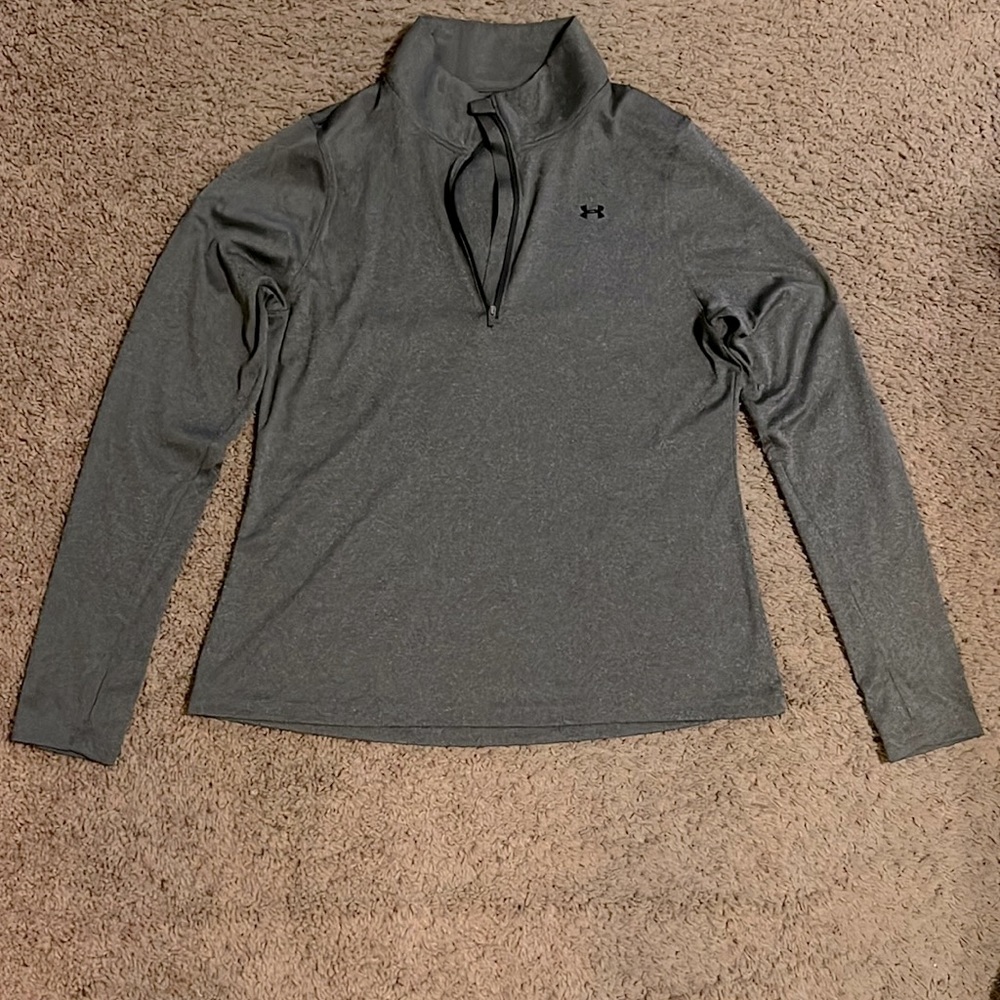 Under Armour gray 3/4 zip semi fitted top, Size XL